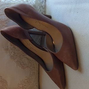 Camel Jessica Simpson size 6 pumps leather